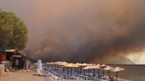 Φωτιές σε Λέσβο και Έβρο: Καίγονται σπίτια στα Βατερά-Στο νοτιοδυτικό μέτωπο η μάχη στη Δαδιά