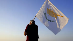 Κύπρος: Ήχησαν οι σειρήνες στην επέτειο των 48 χρόνων από το στρατιωτικό πραξικόπημα εναντίον του Μακαρίου