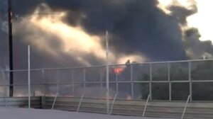 Ασπρόπυργος: Μήνυμα του 112 στους κατοίκους να κλείσουν πόρτες και παράθυρα λόγω της πυρκαγιάς