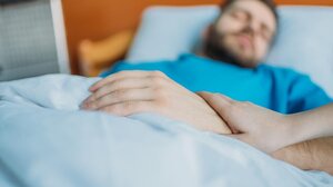 Στο νοσοκομείο νεαρός τουρίστας μετά τη νυχτερινή διασκέδαση