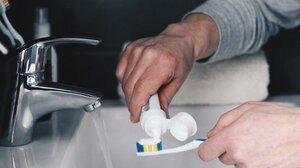 Τι θα συμβεί αν δε βουρτσίζουμε τα δόντια μας για έναν χρόνο;