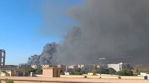 Φωτιά σε κέντρο απόσυρσης αυτοκινήτων στη Ρώμη