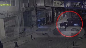 Νέο βίντεο από τη διάρρηξη στο κοσμηματοπωλείο – «Βλέπαμε από το κινητό να μας κλέβουν το μαγαζί»
