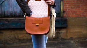 Άρπαξαν από γυναίκα τσάντα με 63.000 ευρώ