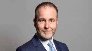 Βρετανία: Εκτός κόμματος ο Συντηρητικός βουλευτής που μέθυσε και θώπευσε δύο άνδρες