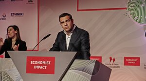 Τσίπρας στο Economist: Έλλειμμα σοβαρότητας και ευθύνης του πρωθυπουργού 
