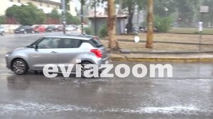 Κακοκαιρία και στη Χαλκίδα, άνοιξαν οι ουρανοί, ποτάμια οι δρόμοι