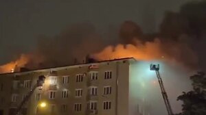 Πυρκαγιά σε πολυώροφο συγκρότημα κατοικιών στη Μόσχα - Δείτε βίντεο