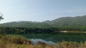 Η «άγνωστη» λίμνη Ζαραβίνα στο Πωγώνι