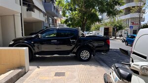 Η στάθμευση στο πεζοδρόμιο και η παράλογη "απαίτηση"