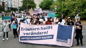 Αντιρατσιστική κινητοποίηση στο Ροστόκ κατά την 30ή επέτειο επίθεσης νεοναζιστών