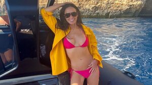 Ντέμι Μουρ: Κάνει τον γύρο των ελληνικών νησιών με ένα πολυτελές γιοτ