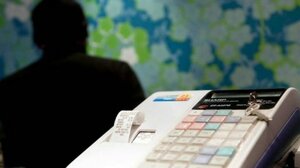 Ενημερώνονται με ομαδικά chats για την άφιξη εφοριακών