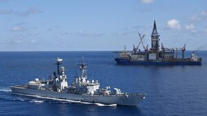 Κυπριακή ΑΟΖ: Η Ιταλία έστειλε πολεμικό πλοίο δίπλα στο γεωτρύπανο της ΕΝΙ