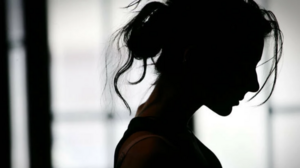 Οι φίλες της, την άφησαν να ξεκουραστεί και τη βρήκαν νεκρή!