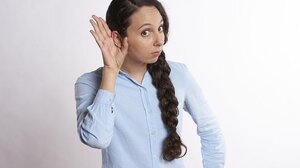  TikTok: Το τεστ που σου δείχνει πόσο έχει φθαρεί η ακοή σου στο πέρασμα των χρόνων