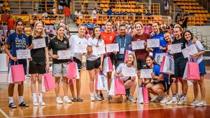 Πρέσβειρες στον αγώνα για τον καρκίνο του μαστού, οι αρχηγοί των εθνικών ομάδων μπάσκετ νεανίδων