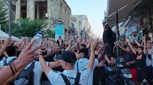 Κόσμος και ποδοσφαιριστές έγιναν ένα!