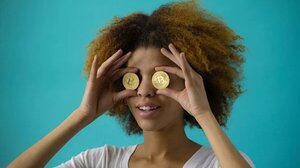 Influencers πληρώνονται χιλιάδες ευρώ για να διαφημίζουν με «ύπουλους τρόπους» κρυπτονομίσματα