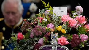 Με ένα χειρόγραφο σημείωμα αποχαιρέτισε ο βασιλιάς Κάρολος τη μητέρα του