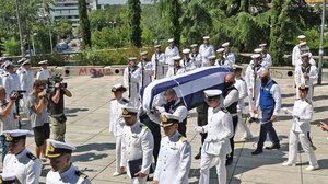 Λάρισα: Ραγίζουν καρδιές στην κηδεία της 19χρονης Θάλειας