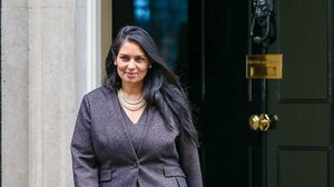 Η Πρίτι Πατέλ υπέβαλε την παραίτησή της, δεν θα συμμετάσχει στην κυβέρνηση της Λιζ Τρας