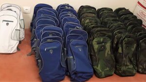 Μοίρασαν σχολικά είδη και χαμόγελα...