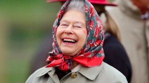 Άσε κάτω τη γριούλα!