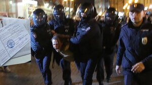 Ρωσία: Αυτό είναι το φύλλο επιστράτευσης -Ουρές οχημάτων στα σύνορα, κλαίνε μανάδες για τα παιδιά τους