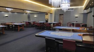 Έφοδος της ΕΛ.ΑΣ. και 15 συλλήψεις σε παράνομο μίνι καζίνο στο κέντρο της Αθήνας