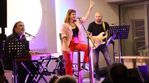 Με μια εξαιρετική συναυλία από τον Κώστα Λειβαδά και την Ανδριάνα Μπάμπαλη ολοκληρώθηκε το «Τέχνη Καθ’ Οδόν 2022» 