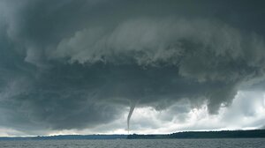 Κακοκαιρία Bogdan: Πού θα χτυπήσουν ανεμοστρόβιλοι 