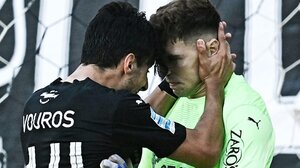 Η φλέβα να πετιέται από το λαιμό