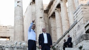 Στην Ακρόπολη ο Σολτς, τον ξεναγεί ο πρωθυπουργός