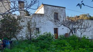 Οι καταζητούμενοι στον οντά και το σπίτι ζωσμένο από Γερμανούς