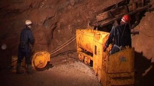 Ένας νεκρός και δυο εγκλωβισμένοι στη στοά μεταλλείου Βωξίτη