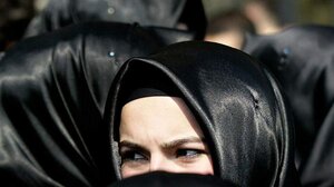 Εταιρικό δικαίωμα η απαγόρευση μαντίλας