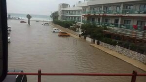 Για ... όγδοη χρονιά, η θάλασσα κάλυψε τη στεριά!