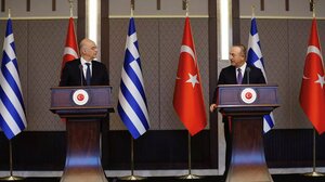 Επικοινωνία Δένδια – Τσαβούσογλου και «περαστικά» από τον Τούρκο ΥΠΕΞ