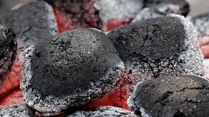 Άναψε μαγκάλι, κλείδωσε τις μπαλκονόπορτες και αυτοκτόνησε