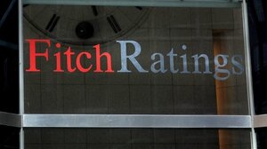 Προειδοποίηση Fitch: Ίσως υποβαθμίσουμε δεκάδες τράπεζες