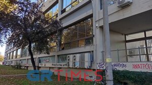 Πτώση φοιτητή: Δεν χωράνε στις αίθουσες!