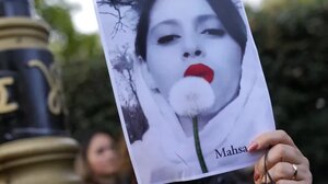 Ιράν: 100 ημέρες από τον θάνατο της Αμινί