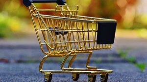 Σούπερ μάρκετ: Πόσο έχουν αυξηθεί οι τιμές σε φέτα, αλεύρι, ζάχαρη, απορρυπαντικά σε ένα 6μηνο