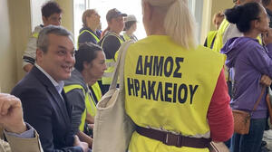 Στο πλευρό των συμβασιούχων εργαζομένων της Αυτοδιοίκησης ο Χάρης Μαμουλάκης