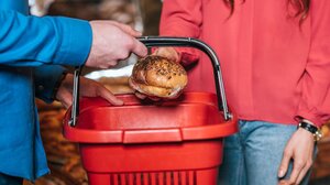 Καλάθι του του νοικοκυριού: Έρχονται προσθήκες και αφαιρέσεις στη λίστα