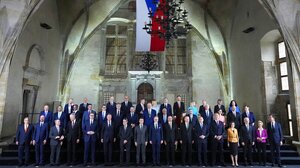 Αποστάσεις Μητσοτάκη – Ερντογάν στην οικογενειακή φωτογραφία