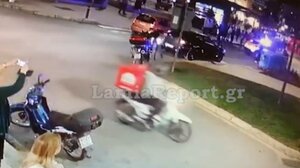 Λαμία: Καρέ καρέ η στιγμή της επίθεσης από κάμερα ασφαλείας στην πλατεία Πάρκου