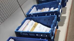 Σε καφάσια τα γράμματα, ψάχνουν και δεν τα βρίσκουν οι πολίτες!