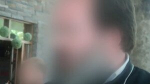 Αθήνα: Δύο γυναίκες καταγγέλλουν ιερέα ότι τις ξυλοκόπησε σε συνέλευση πολυκατοικίας